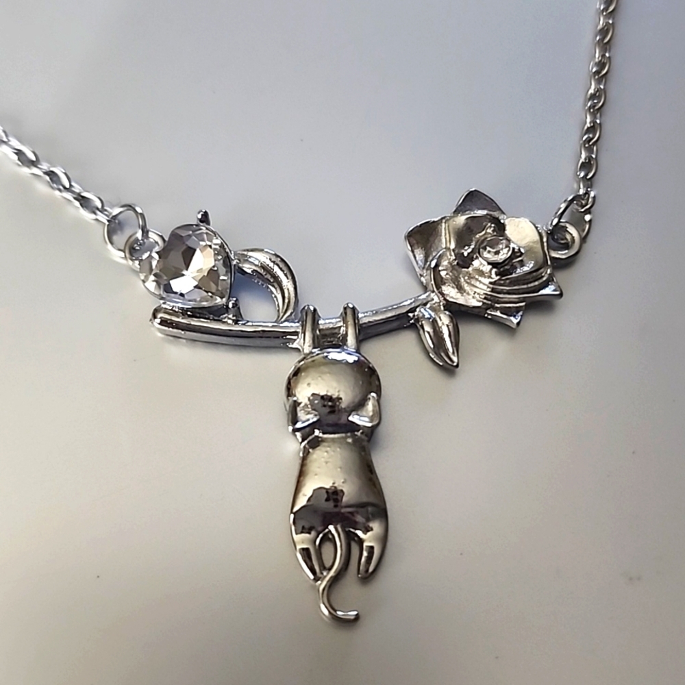 Hang In there Kitty Necklace Beautiful Cat Rose with A HeartMust Bundle